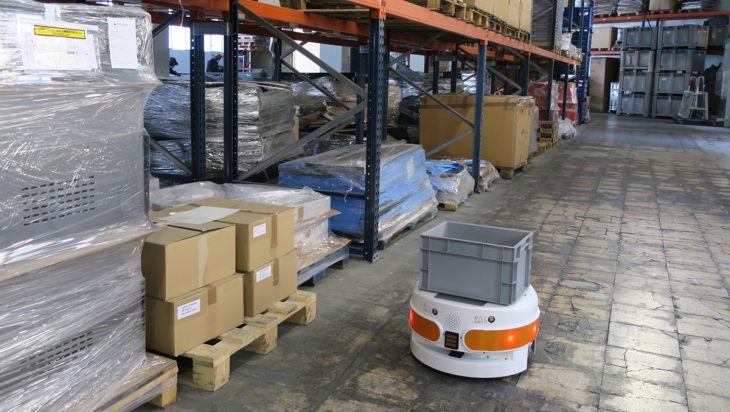 The autonomous mobile robot (AMR) TIAGo Base ferrying a box