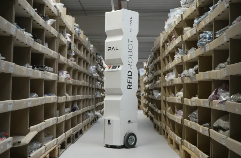 La solución autónoma RFID para almacenes